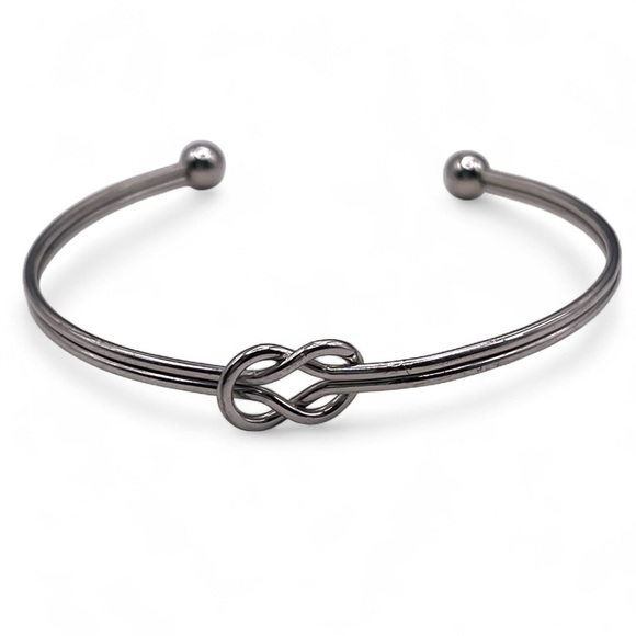 Jewelry - ❤️ Silver Stainless Infinity Knot Bracelet